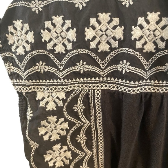 Lucky Brand Gray Cream Floral Embroidered Cotton Peasant Short Sleeve Tassel Top - Picture 5 of 7